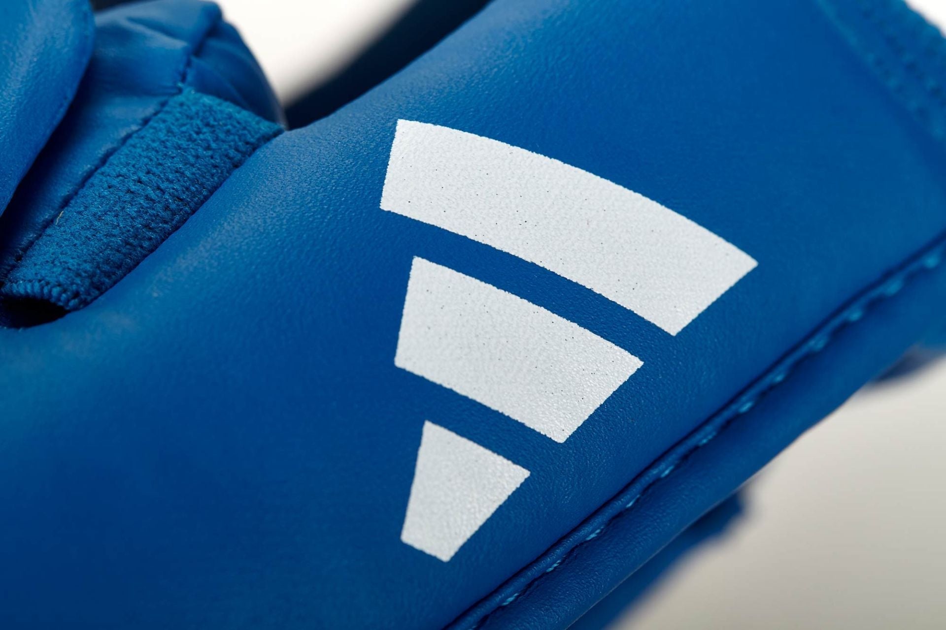 Adidas sípcsontvédők WKF jóváhagyással, kék