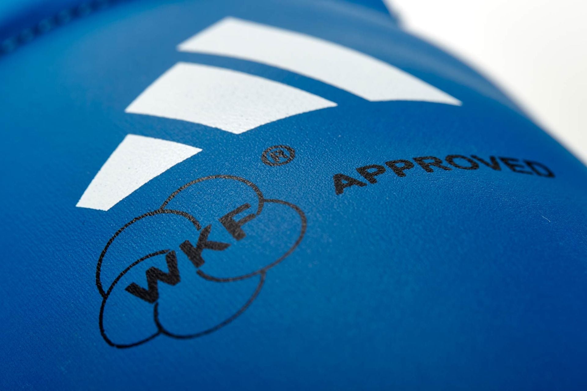 Adidas sípcsontvédők WKF jóváhagyással, kék