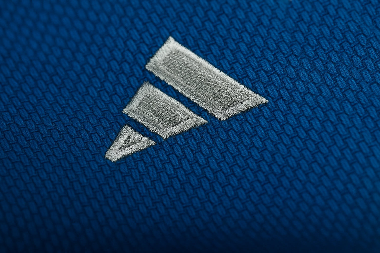 Adidas JU kimonó Champion III IJF normál szabású 750g logóval, kék