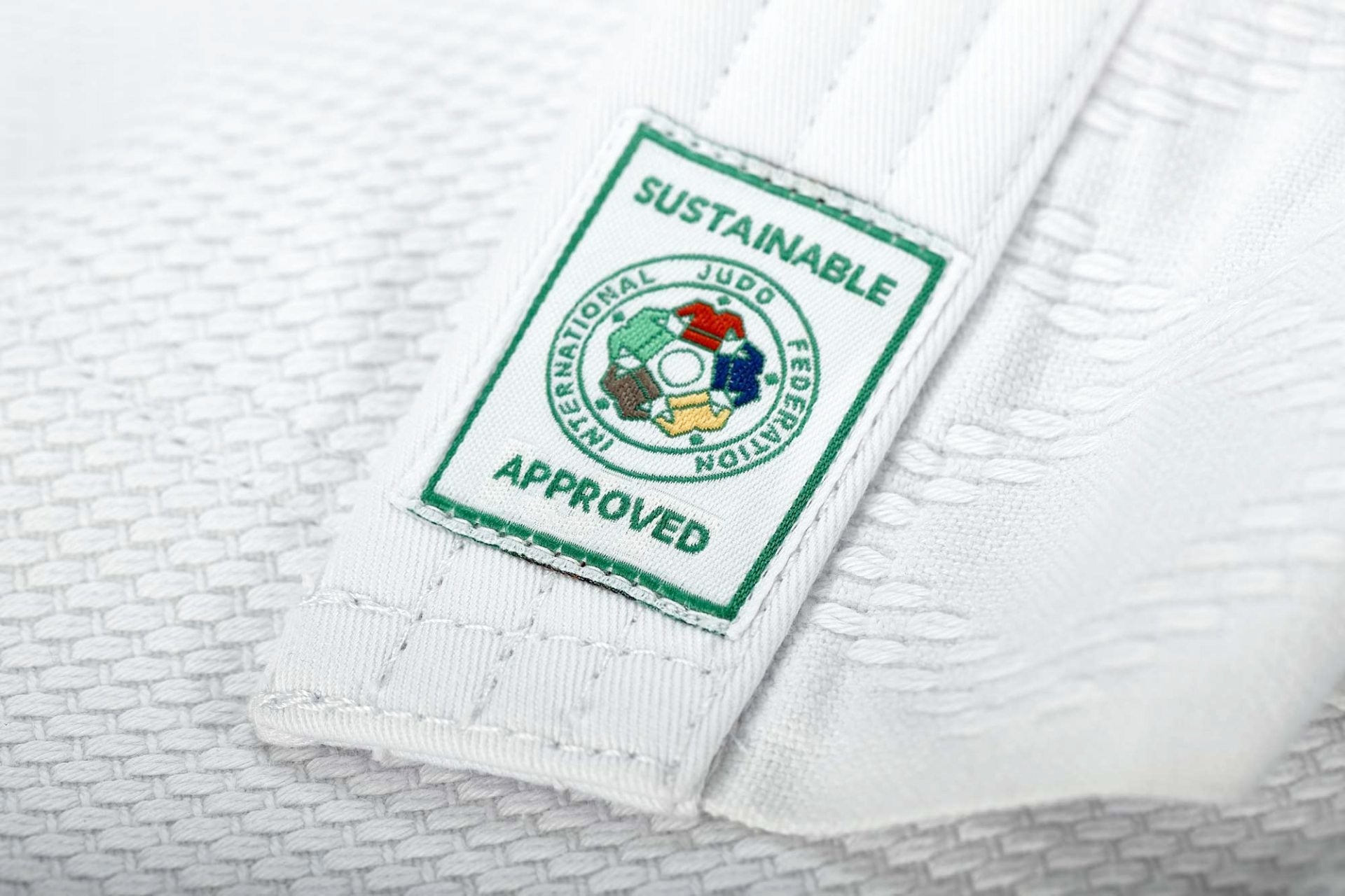 Adidas JU kimonó Champion III IJF normál szabású 750g logóval, fehér