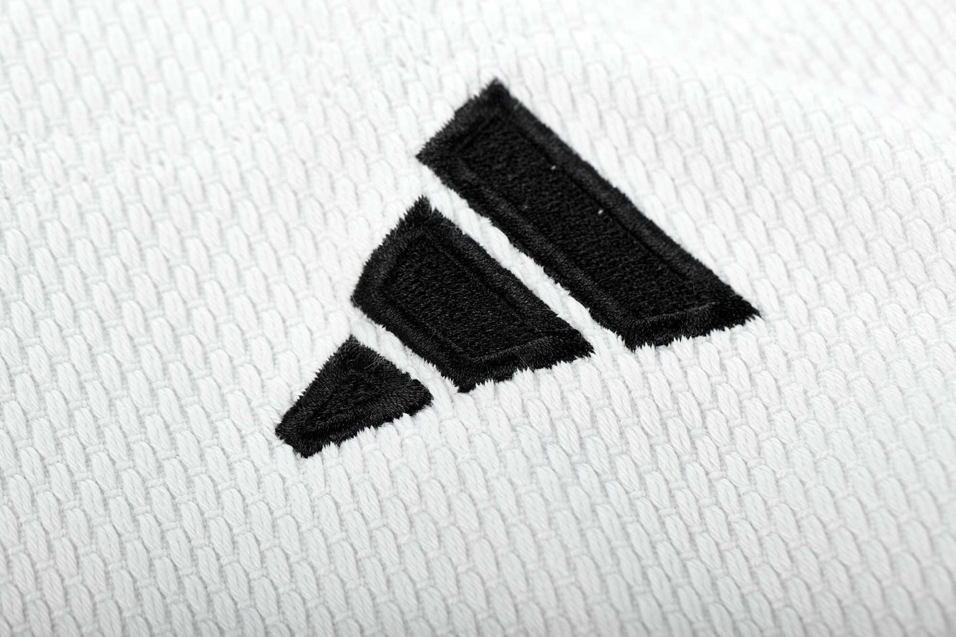 Adidas JU kimonó  Champion III IJF Slim fit 750g, fehér